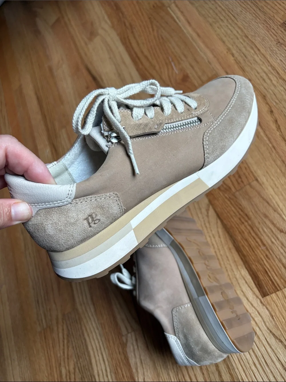 Paul Green size 8 like new Judy sneaker Neutral Beige Suede